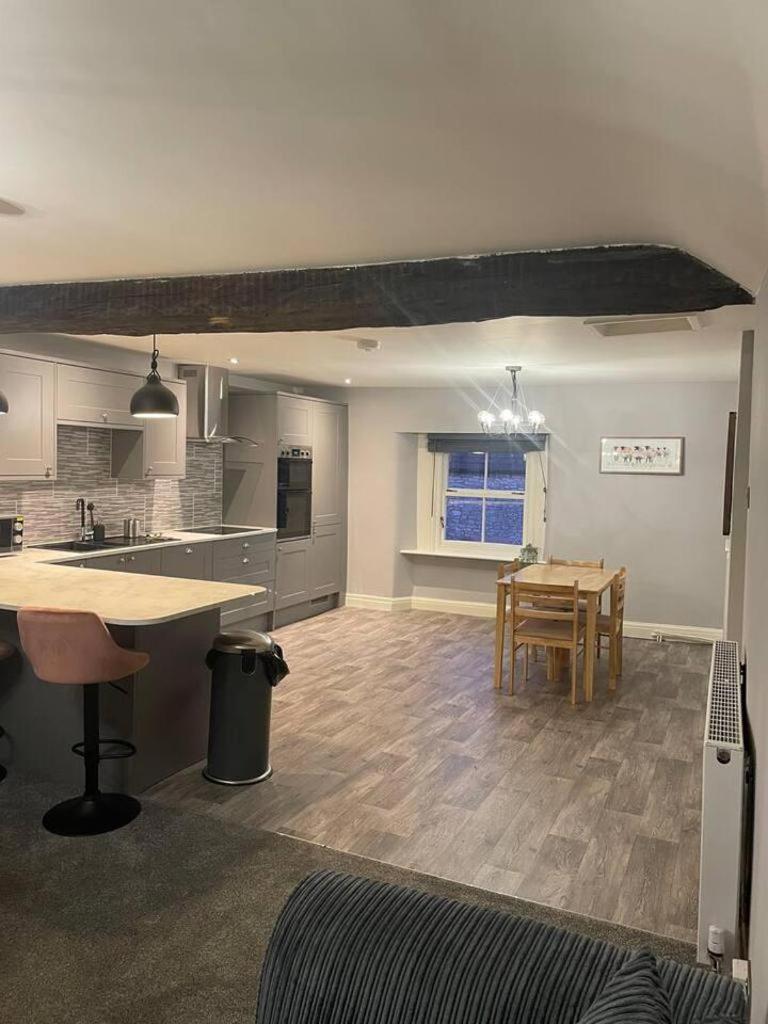 Cosy Apartment Above Village Pub Buxton  Exterior foto